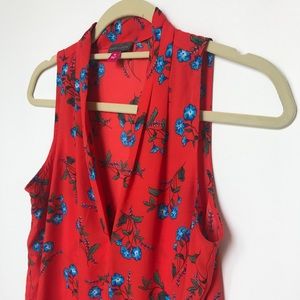 Vince Camuto Red floral Sleeveless blouse